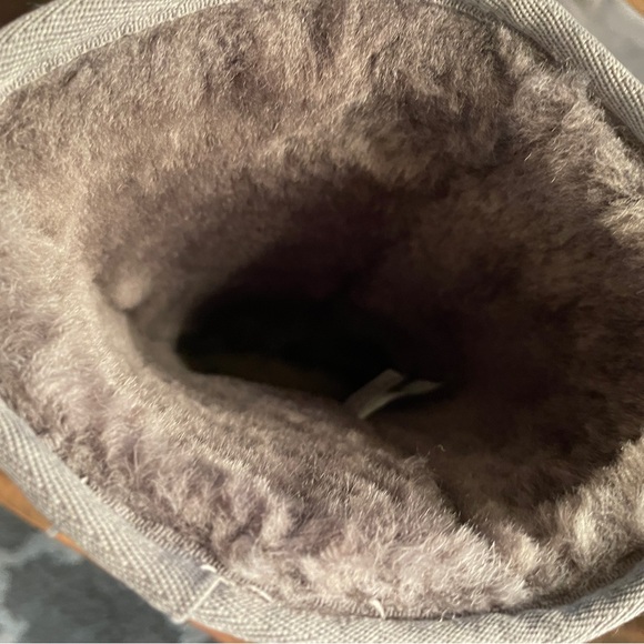 UGG Women’s Tall Boots
Size 9 M
Color Gray - Picture 5 of 6